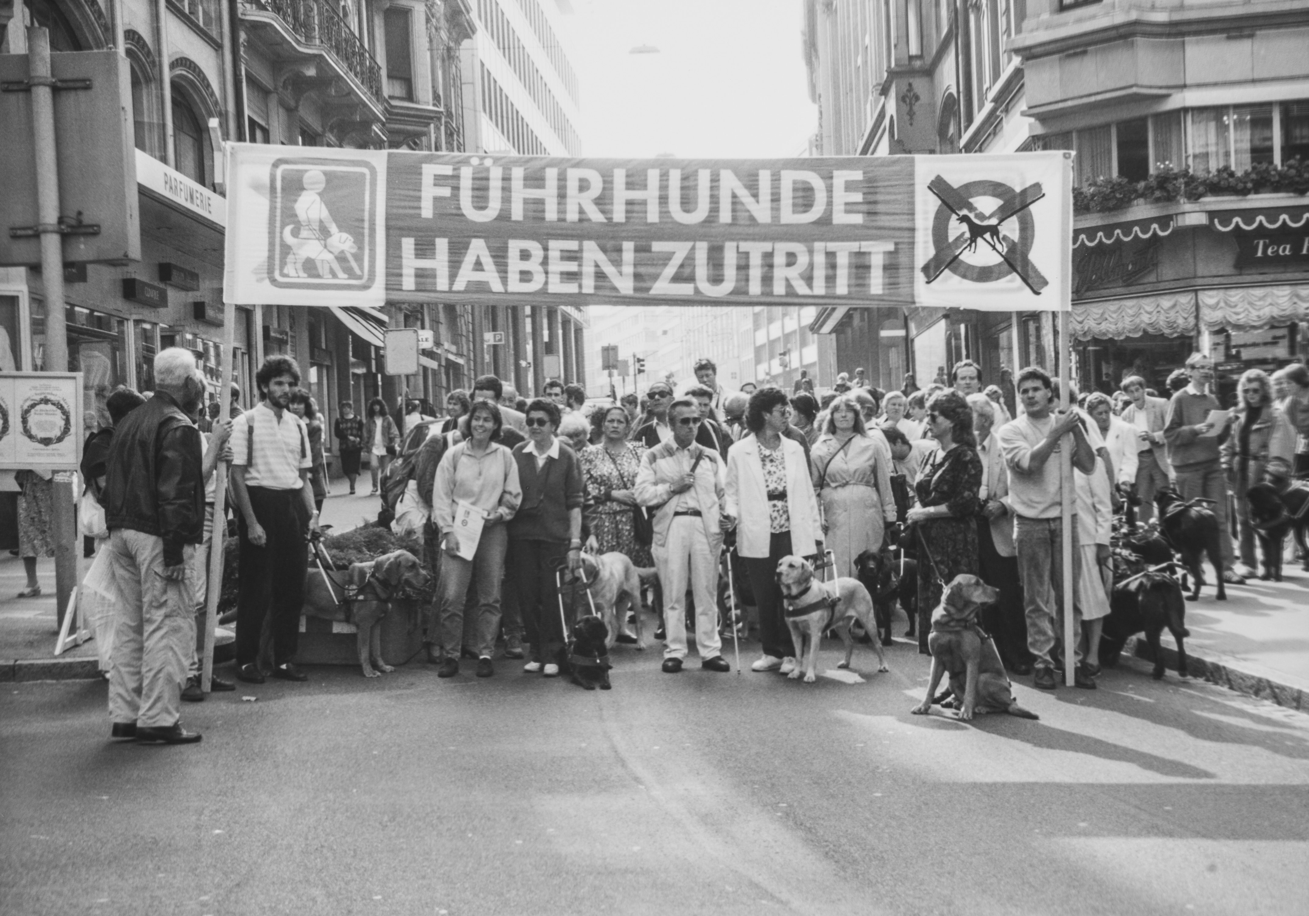 Demonstration fuer Zutrittsrechte Basel